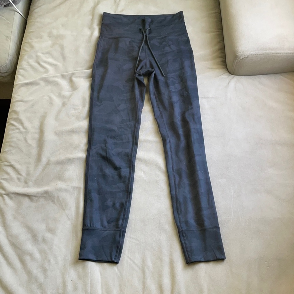 Vuori Daily Legging Black Camo size XS